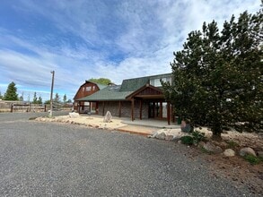 Building Photo - 3 Bedroom Home on Two Acres
