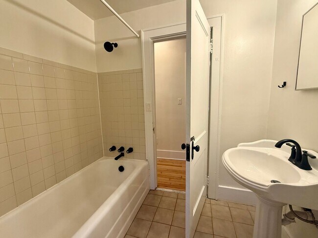 Building Photo - 335/337 Ardmore Dr