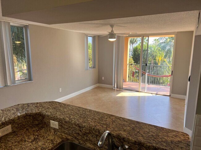 Building Photo - 1000 Scotia Dr