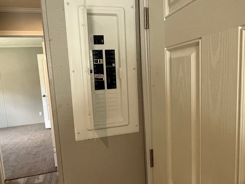 Building Photo - 6610 Lear Nagle Rd