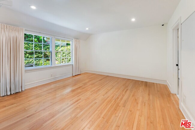 Building Photo - 797 Amalfi Dr