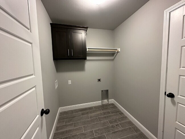 Building Photo - 2040 Tallgrass Ter