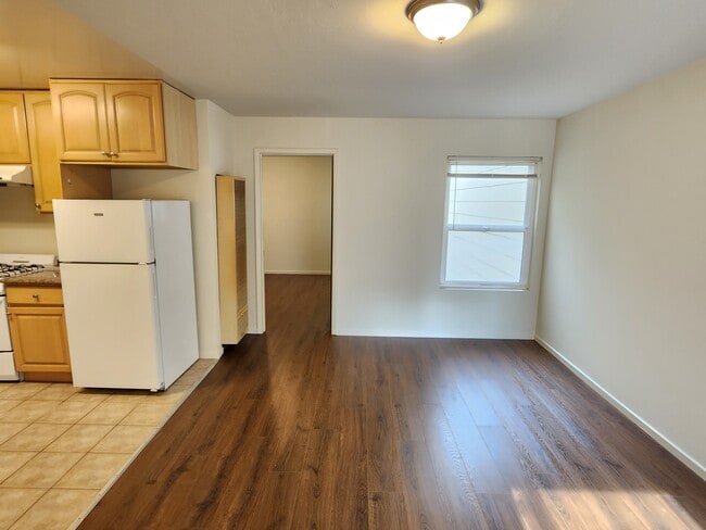 Building Photo - 1810 Bush St