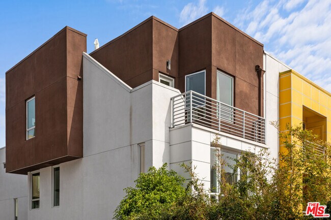 Building Photo - 2210 Tom Mix Rd