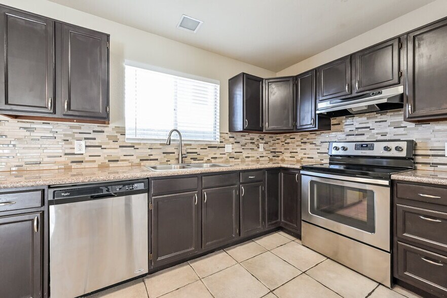 Building Photo - 4713 W Menadota Dr