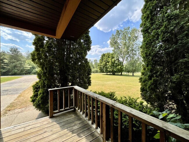 Building Photo - Wabasis 8590-8592