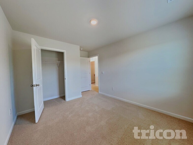 Building Photo - 120 Paper Birch Wy