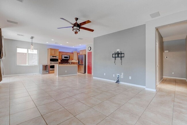 Building Photo - 2589 Chateau Clermont St