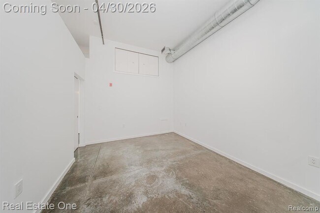 Building Photo - 211 E 9 Mile Rd