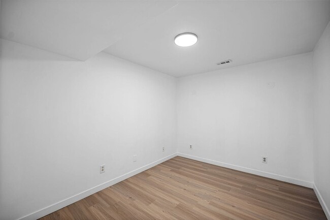 Building Photo - Beautiful South Valley Home! Available Now!