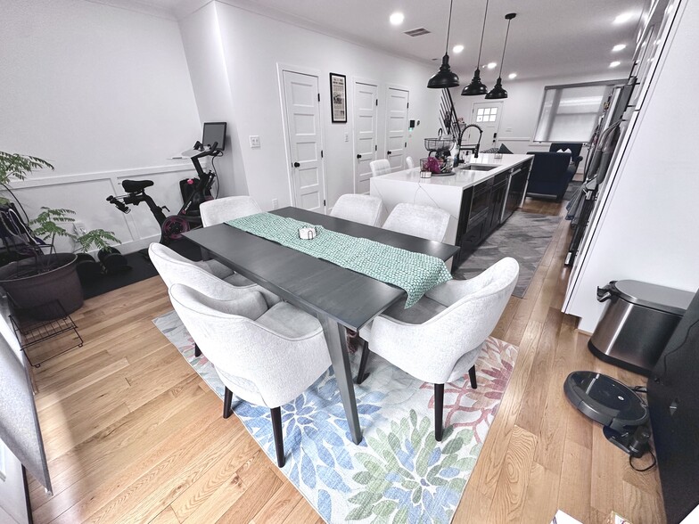 Building Photo - 1427 Parkwood Pl NW