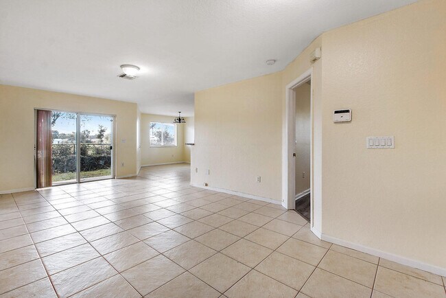 Building Photo - 8460 NW 40th St