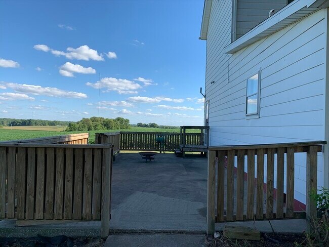 Building Photo - 4 bedroom farm house!