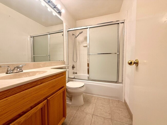 Building Photo - Beautiful Home With Large Yard & 2 Car Garage