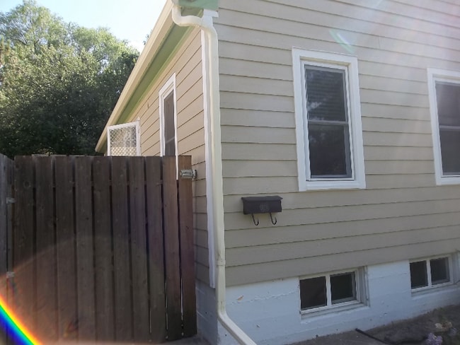 Building Photo - 212 7th St