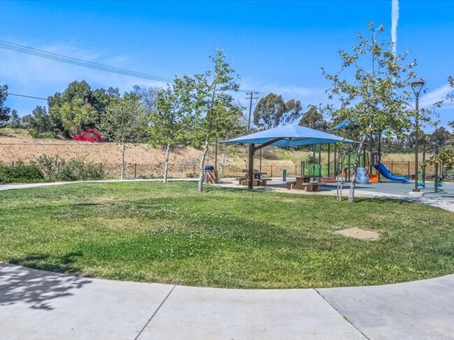 Building Photo - ***MOVE IN SPECIAL*** Modern 3BR Townhome | Garage + Driveway Parking | Yard | Pool | Pet Friendl...