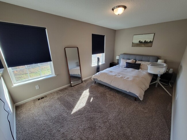 Building Photo - Furnished- Short term lease - Townhome in ...