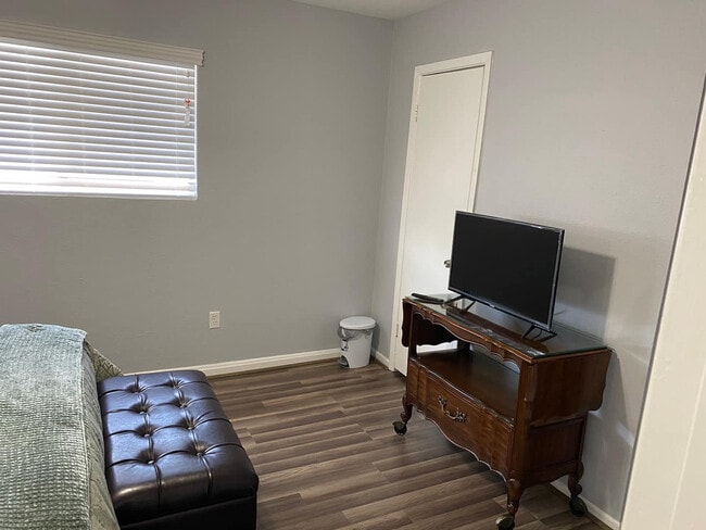 Building Photo - 5013 Wingfoot Ln