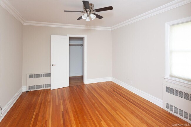 Building Photo - 355 E Beech St