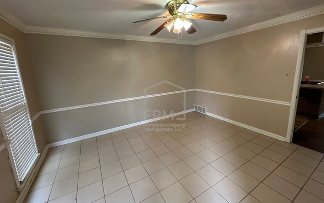 Building Photo - 8559 Chippingham Dr