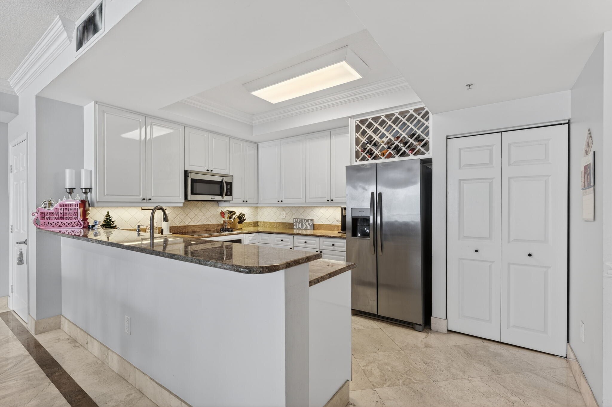 Building Photo - 100 S Birch Rd