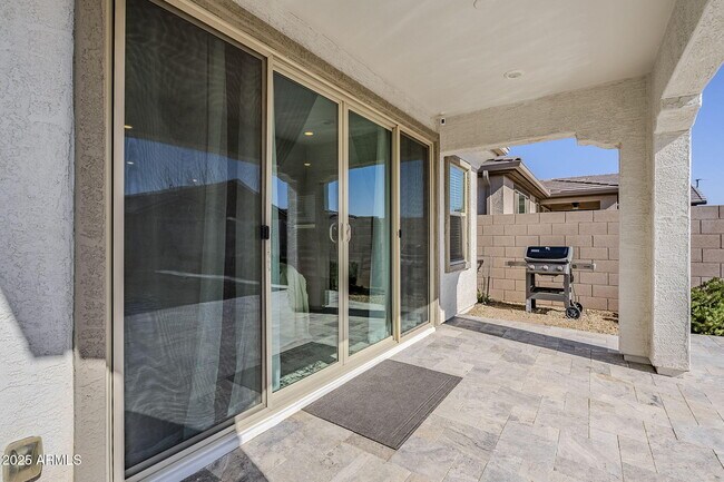 Building Photo - 9935 E Thornbush Ave