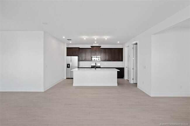 Building Photo - 823 SW Pr Ave