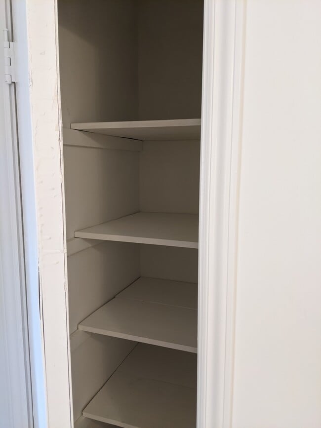 Building Photo - 1000 Fairlane Dr