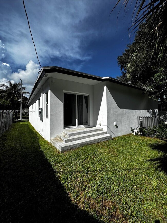 Building Photo - 2541 NW 9th St