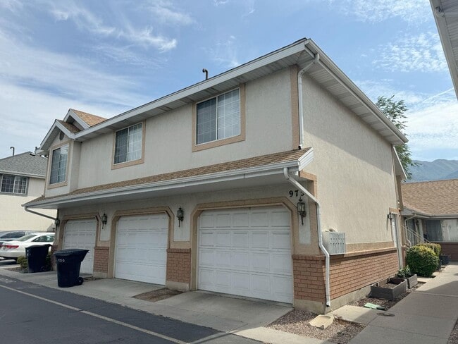 Primary Photo - 975 S 250 W St
