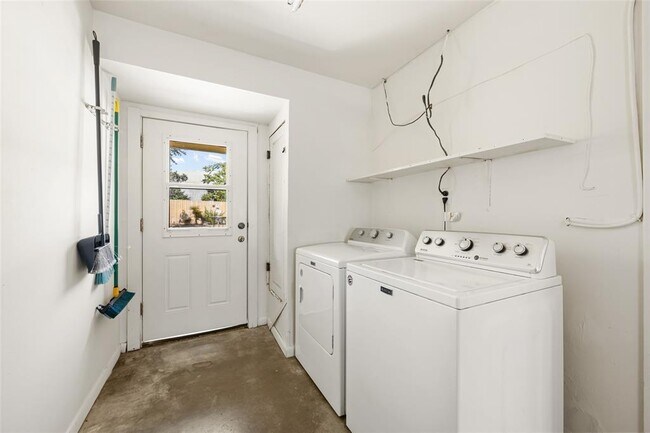Building Photo - 6706 Willamette Dr