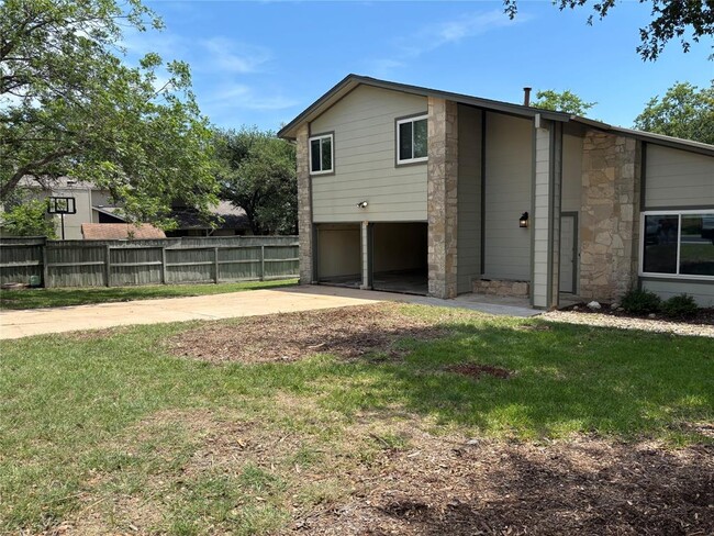 Building Photo - 6605 Danwood Dr