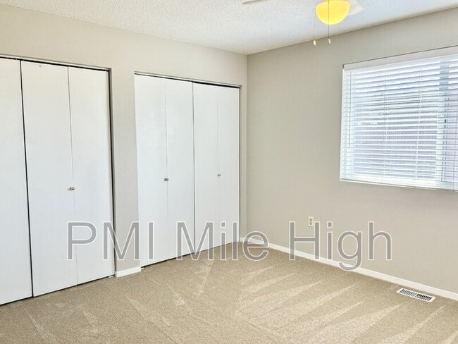 Building Photo - 470 Lone Pine St