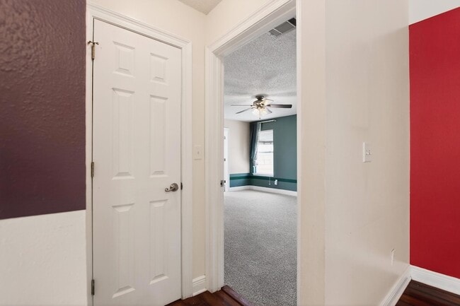 Building Photo - 1249 Northview Dr