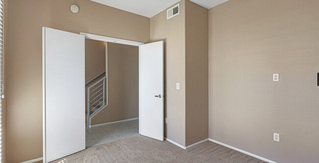 Building Photo - Beautiful Gated Townhome Near State Farm Stadium & Westgate