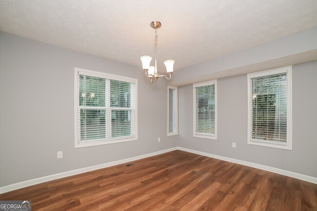 Building Photo - 6513 Mitchell Ln SW