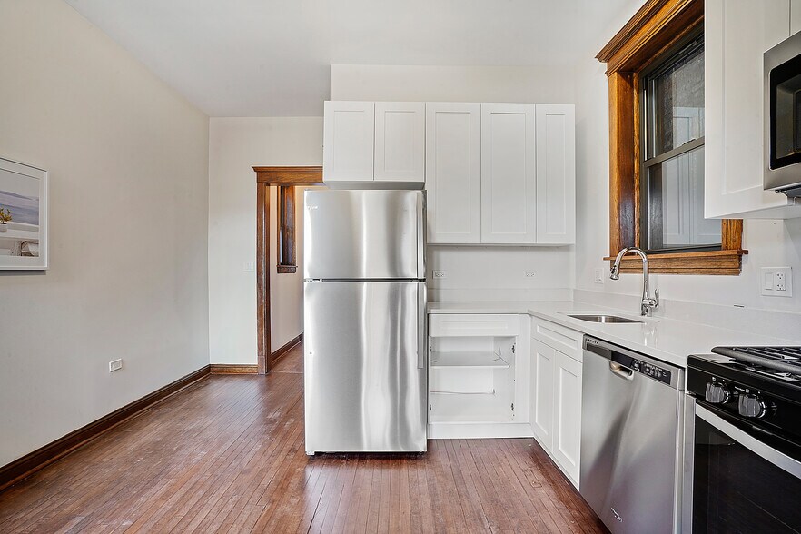 Building Photo - 1008 W Dakin