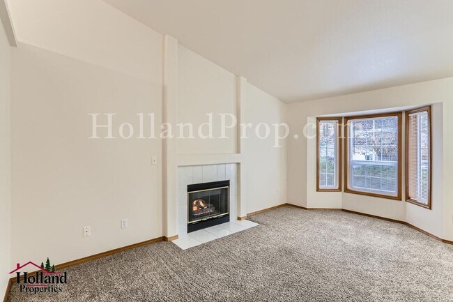 Building Photo - Lovely 3-Bedroom Hillsboro Home with A/C!