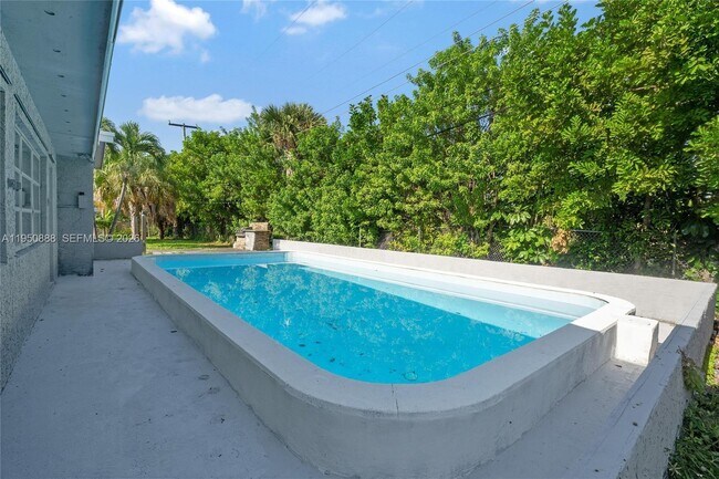 Building Photo - 3303 NW 37th Ave