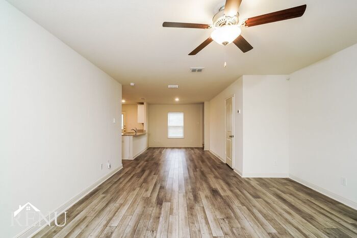 Building Photo - 2806 Praline Ferry