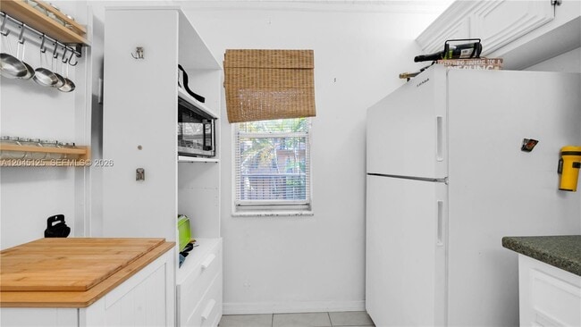 Building Photo - 2861 Somerset Dr