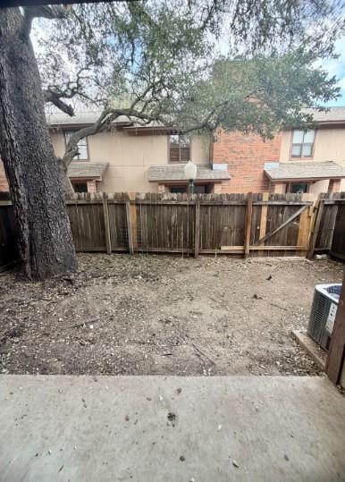 Building Photo - 139 Elm St