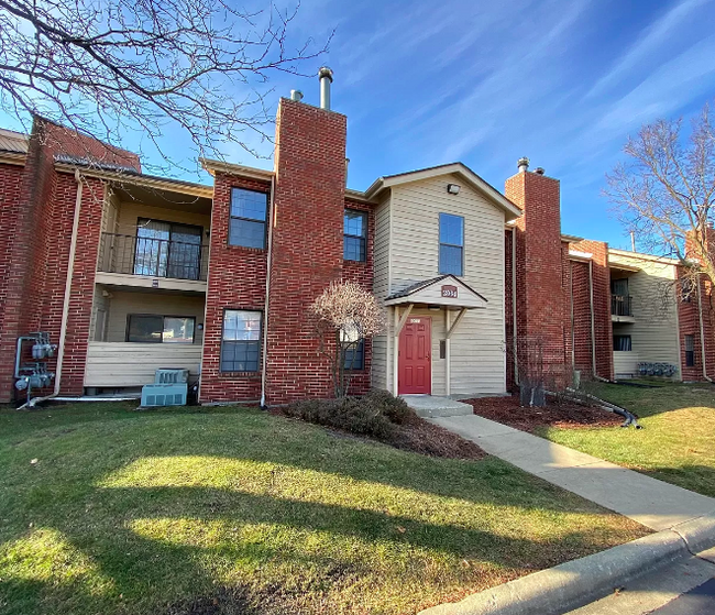 Primary Photo - 2064 N Rand Rd