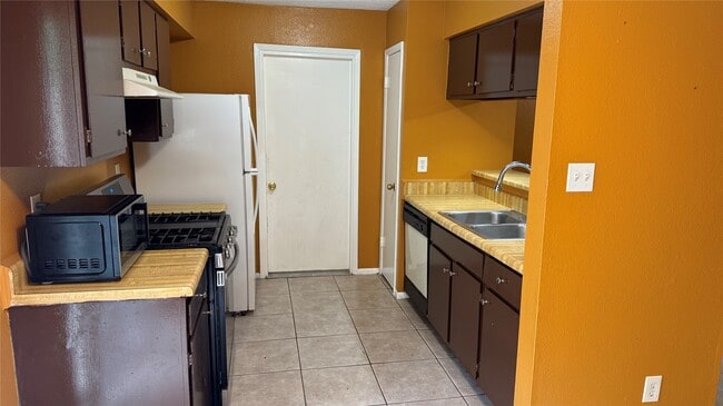 Building Photo - 12107 Tambourine Dr