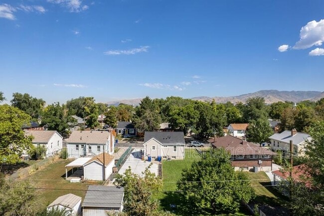 Building Photo - 758 Loveland Ave