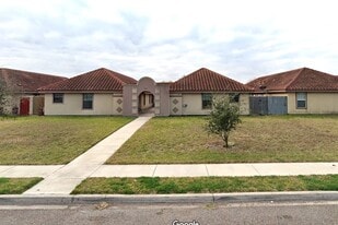 Building Photo - 207 S Ridge Ln