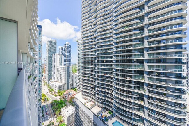 Building Photo - 1010 Brickell Ave