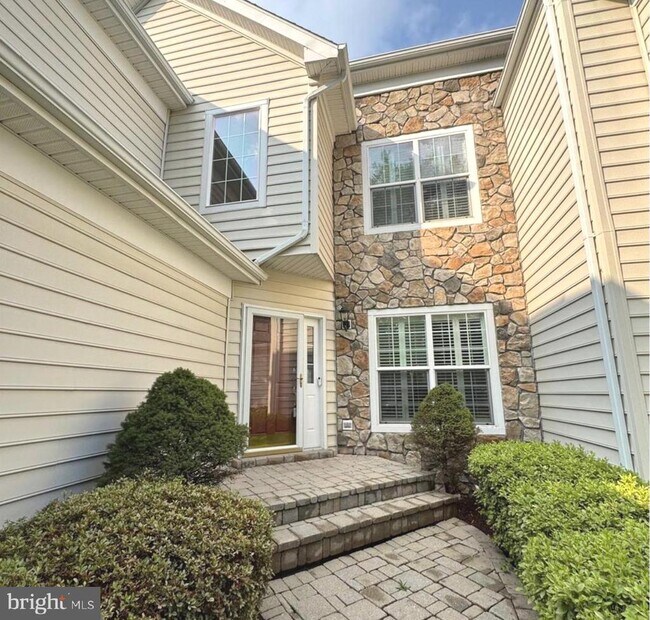 Building Photo - 19913 Naples Lakes Terrace