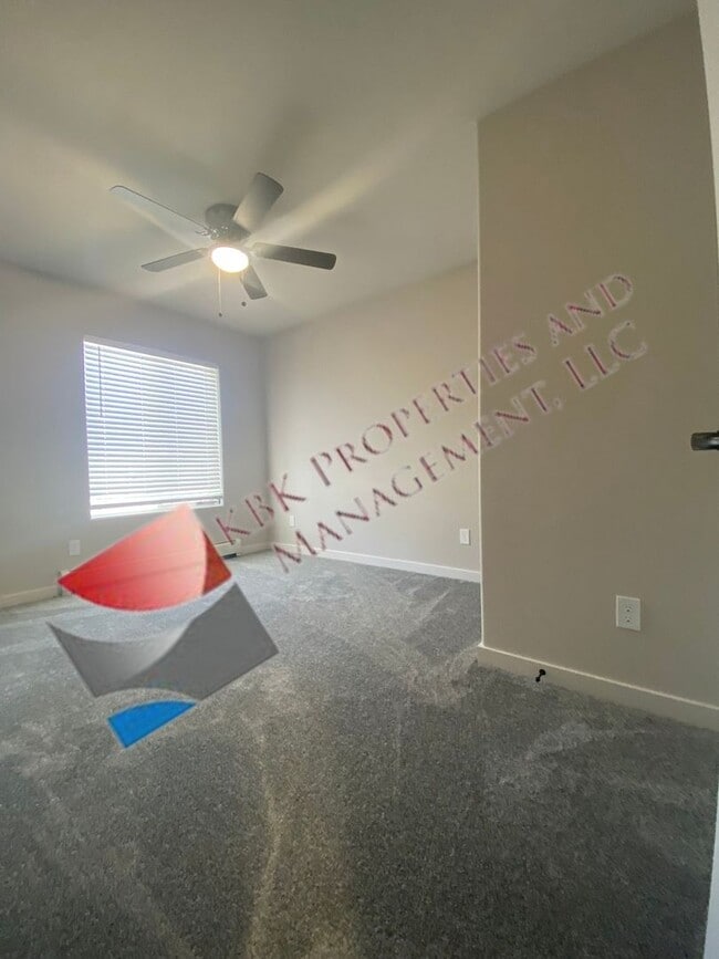 Building Photo - MDL-909 Douglas