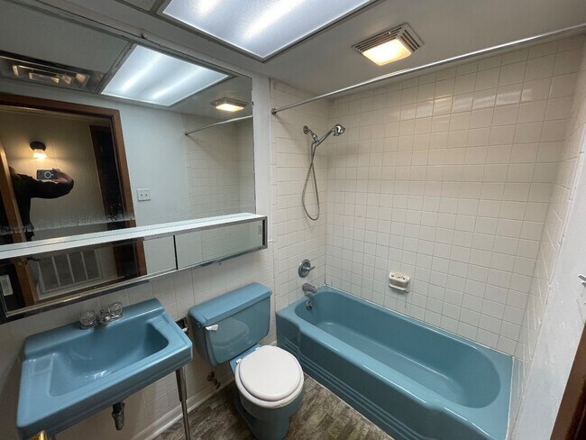 Building Photo - 1701 Ohio St